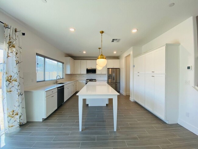 Building Photo - $3,000 Clovis & Shepherd, 4 Bedroom - Lest...