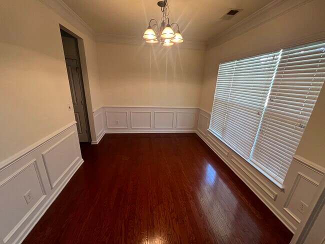 Building Photo - 5008 Centerview Dr
