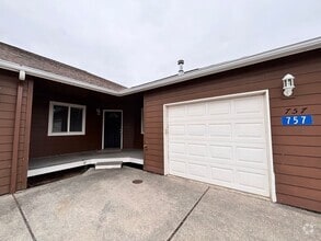 Building Photo - 755-757-757 Peterson Rd