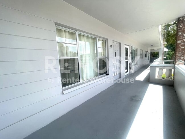 Building Photo - 2460 Persian Dr