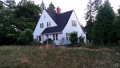 Building Photo - 13003 SE Oatfield Rd