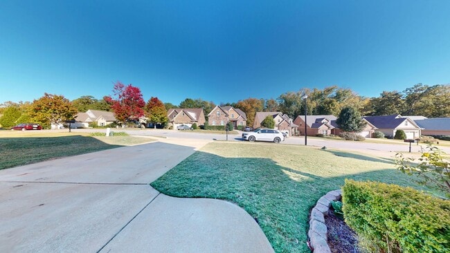 Building Photo - Nice 4 Bedroom Home in Solamere