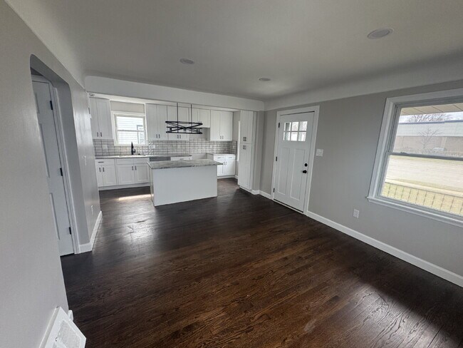 Foto del edificio - Spacious 3-Bed, 2-Bath Home in Berkley!
