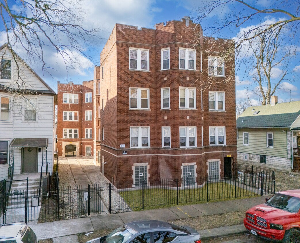 Foto principal - 7628 S Drexel Ave