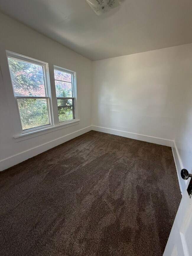 Foto del edificio - Newly Renovated 2 Bedroom, 1 Bathroom Home