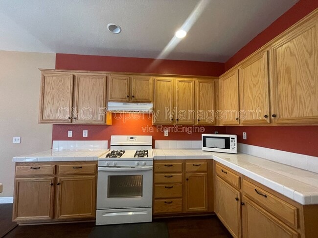 Building Photo - 425 S Meadowbrook Dr