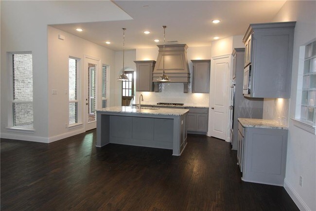 Foto del edificio - 7316 Van Tuyl Pkwy