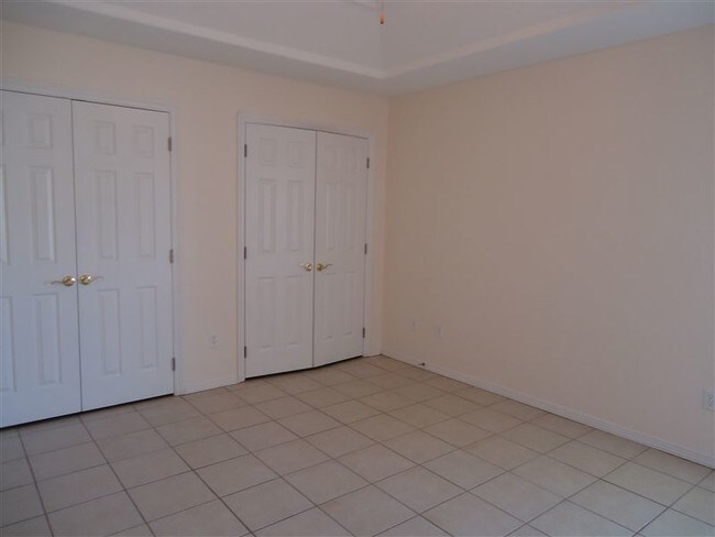 Building Photo - 1302 E Quail St