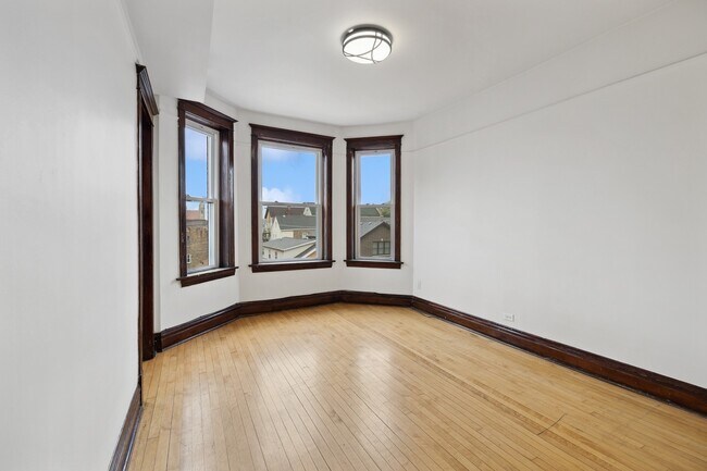 Building Photo - 3213 S Lituanica Ave