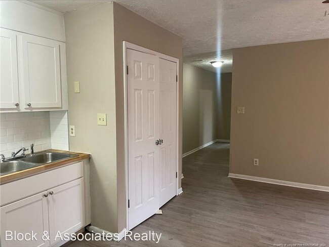 Building Photo - 2 br, 1 bath House - 1919 Sapona Road #4