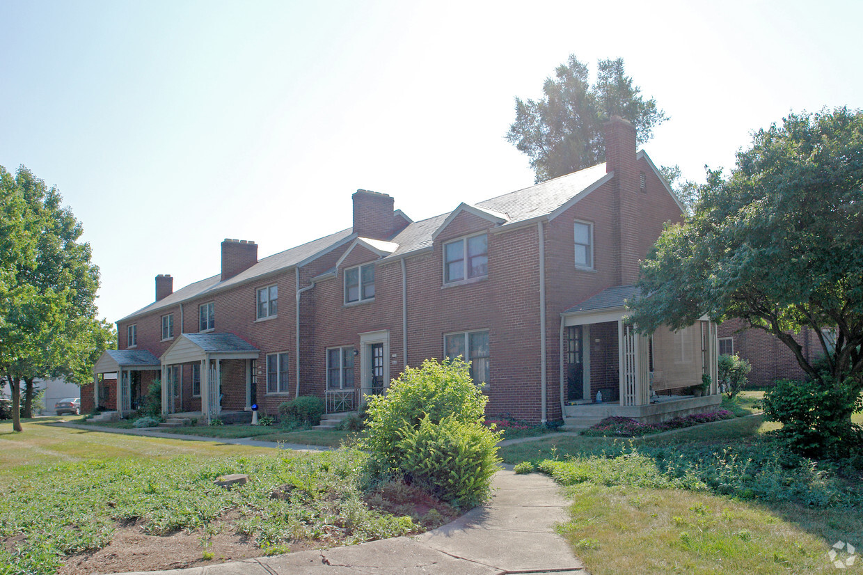 Building Photo - 1692-1702 Northwest Blvd