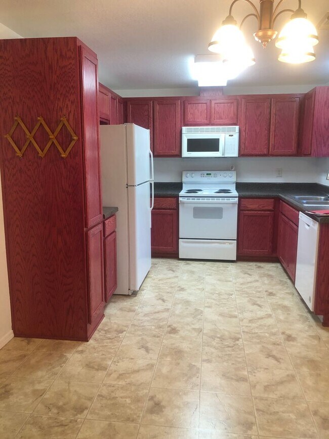 Foto del edificio - Well Maintained 3 bedroom, 2 bath house in...