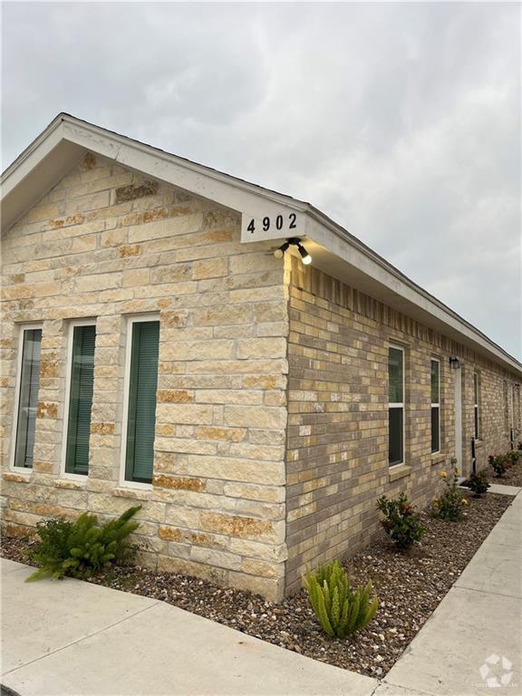 Building Photo - 4902 N Hiawatha Dr