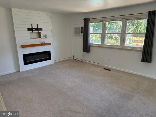 Building Photo - 3555 Churchill Ln
