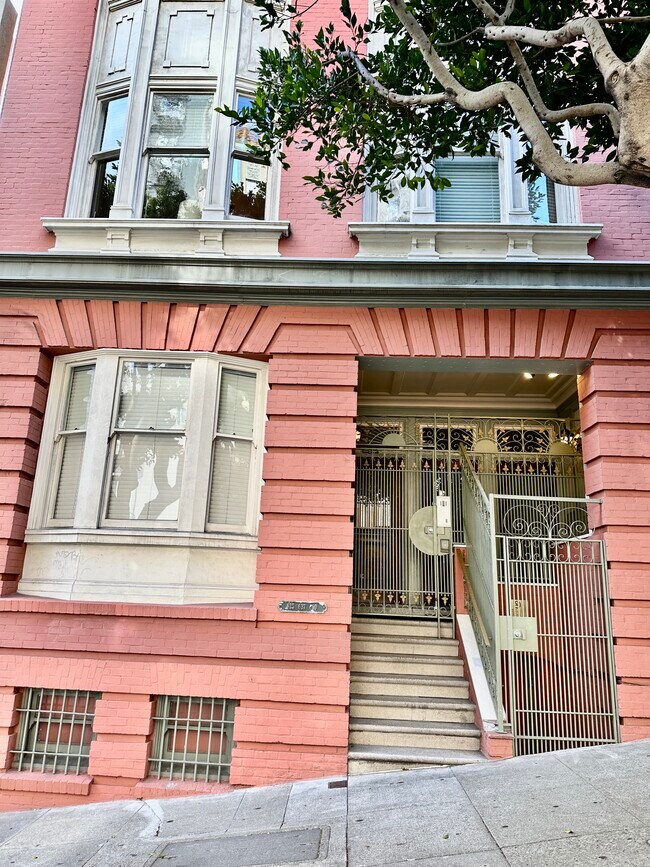 Building Photo - 635 Mason St
