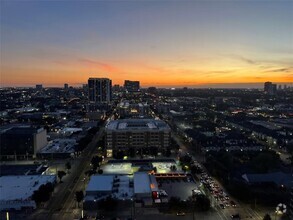 Building Photo - 2016 Main St