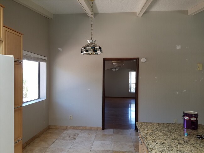 Foto del edificio - Nice Three Bedroom Home in Mesa With a Pool