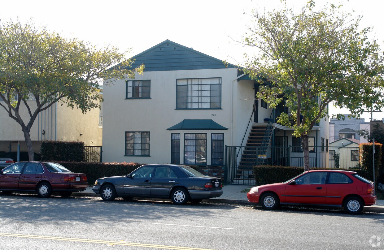 Primary Photo - 206-208 E Chevy Chase Dr