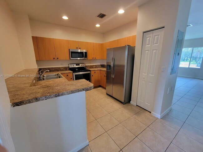 Foto del edificio - 8223 SW 27th St
