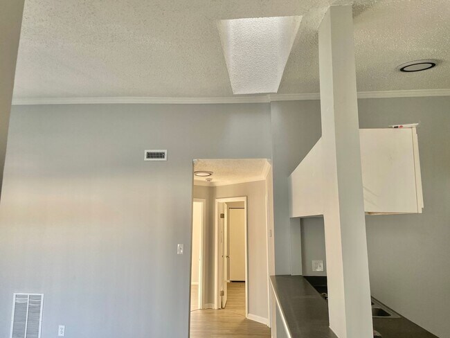 Foto del edificio - Sunny and Bright Virginia Beach Apartment