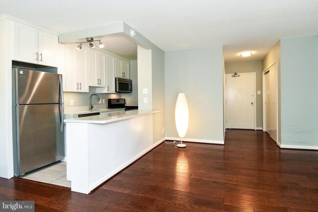 Foto del edificio - 5500 Friendship Blvd