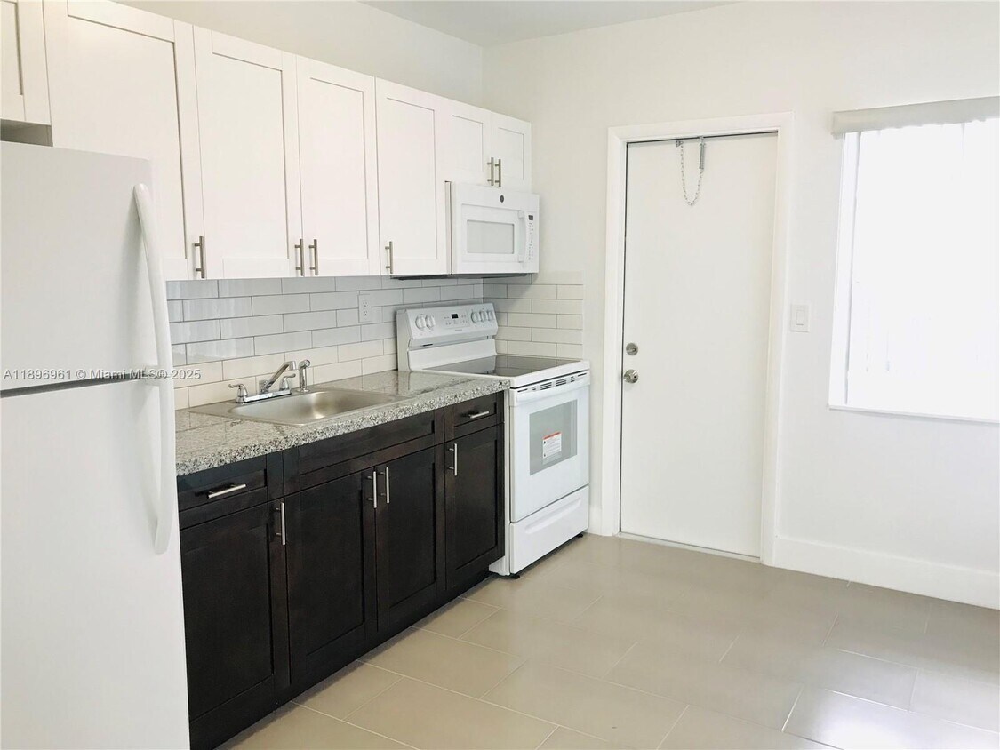 Foto principal - 5454 NW 5th Ave