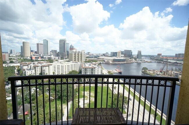 Foto del edificio - 345 Bayshore Blvd