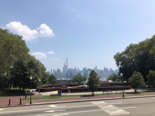 Foto del edificio - 5915 Boulevard E