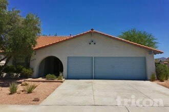 Building Photo - 320 Oliveiro Ct