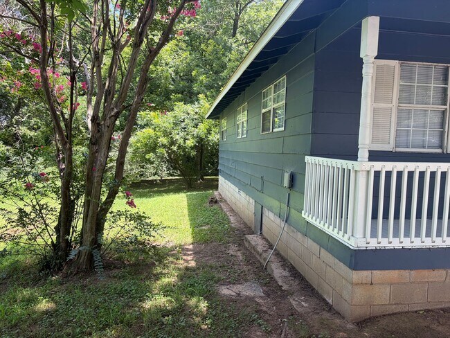 Foto del edificio - 3 bedroom and 1 bathroom house- $1000 move-in special