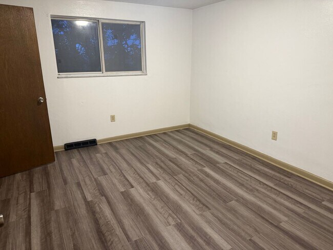 Foto del edificio - 2 bed/1 bath Townhome Port Vue, PA