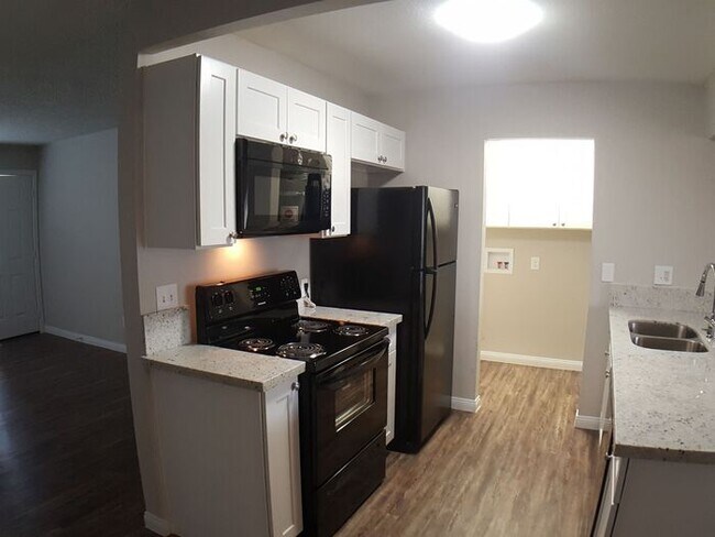 Foto del edificio - 5483 Waltham Ln