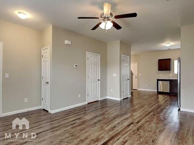 Foto del edificio - 803 The Heights Ln