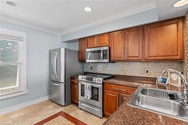 New Kitchen Appliances - 25486 Cockleshell Dr