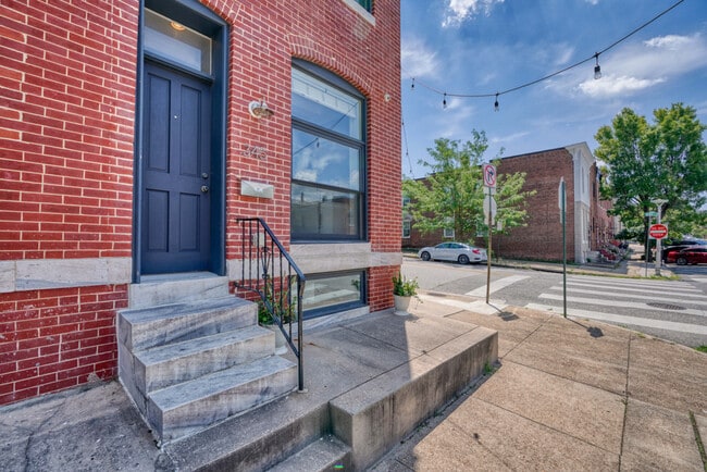 Photo - 345 S Clinton St Townhome