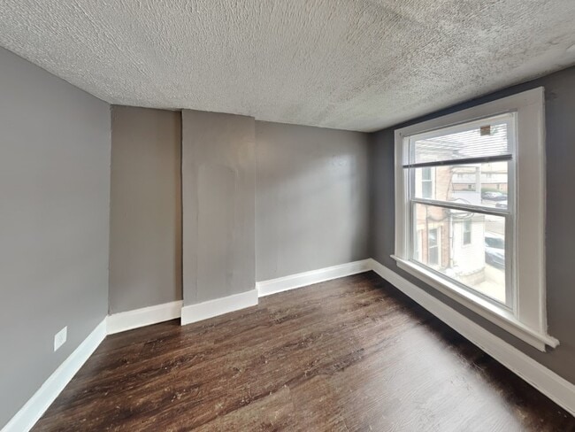 Building Photo - 1528 Neil Ave