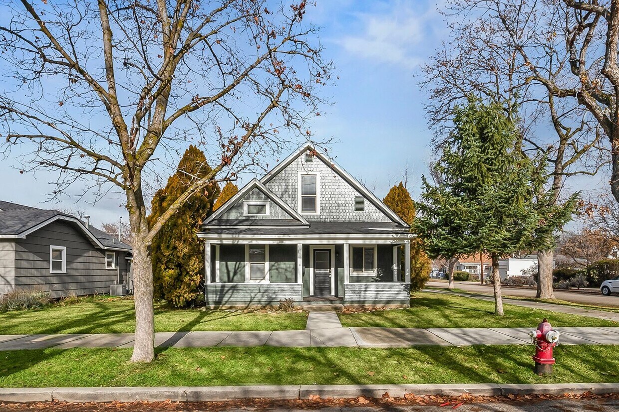 Primary Photo - 3 Bedroom 1 Bathroom home in the North End...
