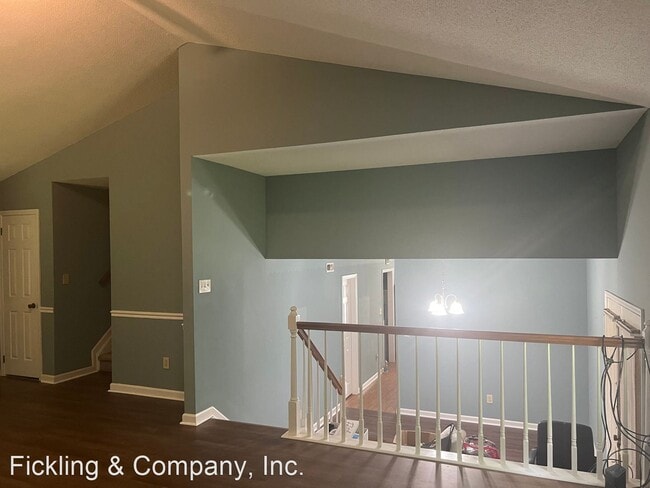 Building Photo - 4 br, 2.5 bath House - 6855 Leslie Ln