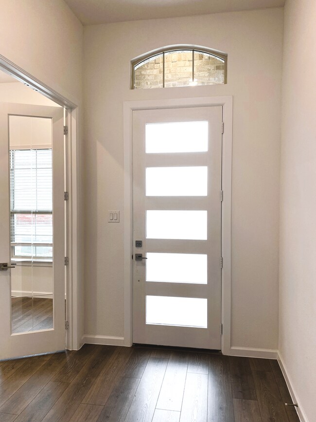 Front Entry Door - 621 Hummingbird Dr