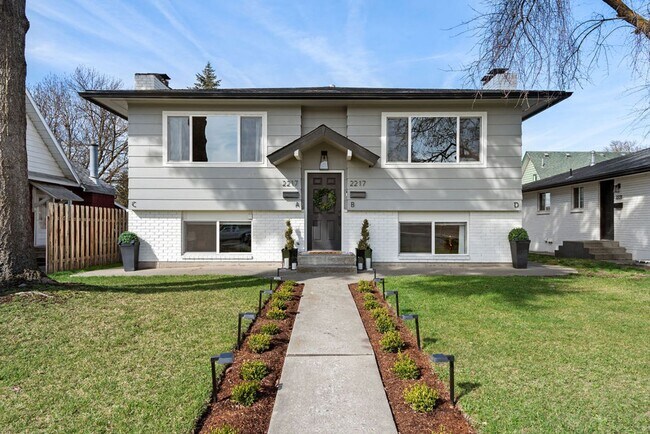 Foto del edificio - Savvy 1B/1B Unit B I Near Gonzaga/WSU/EWU & 5 Hospitals I Pet Friendly (Furnished)