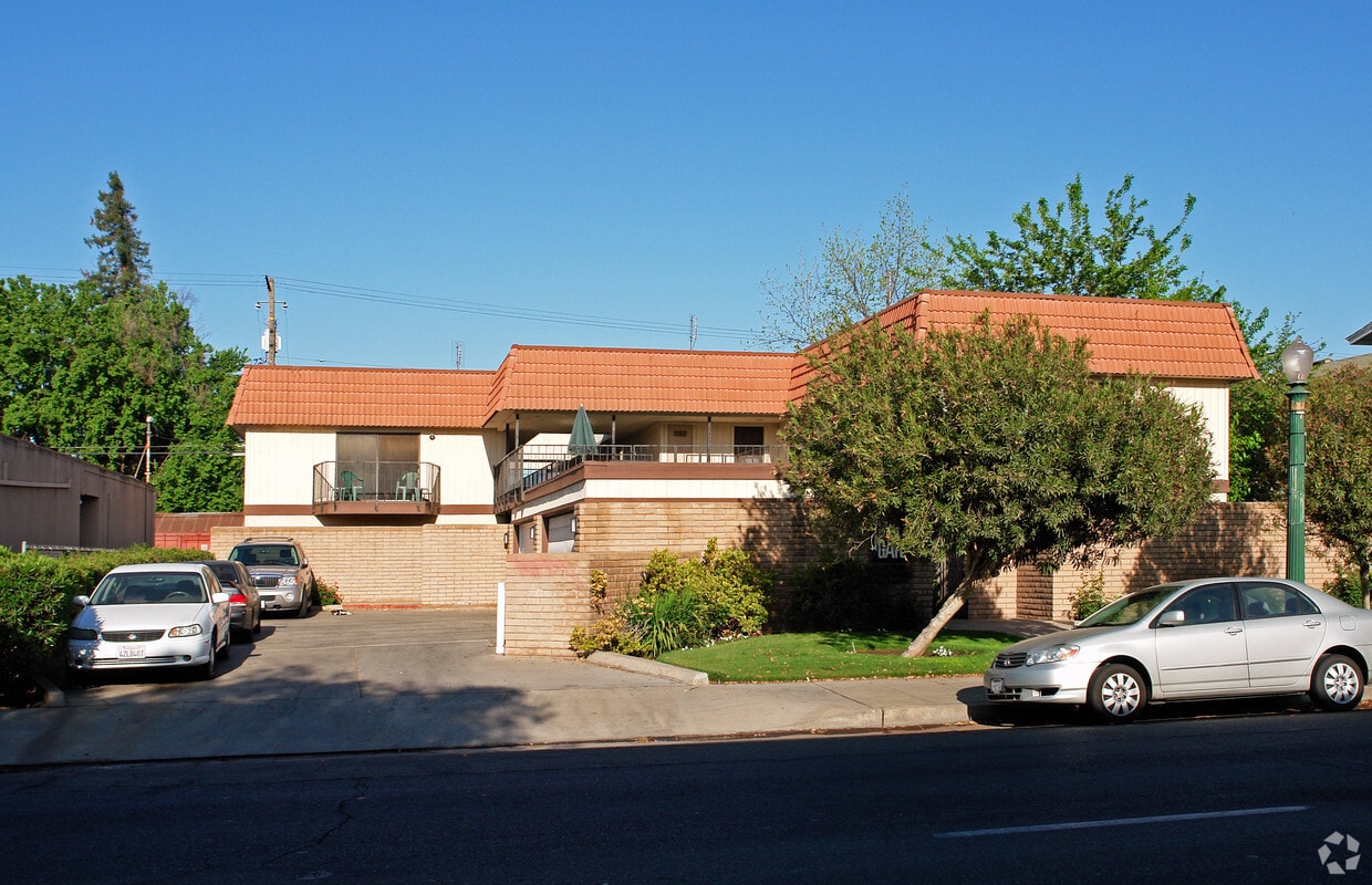 Primary Photo - 1041 N Fulton St