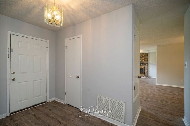 Building Photo - 7584 Sandy Creek Dr