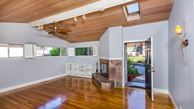 Foto del edificio - 766 Canyon Rd