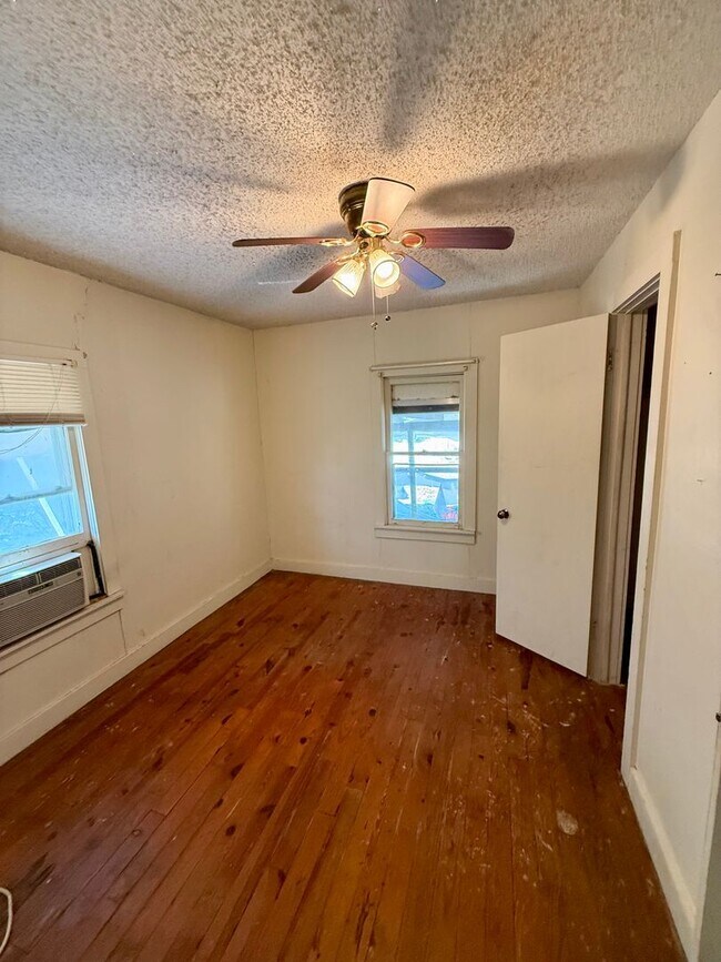 Foto del edificio - Two Bedroom Rental in Lone Grove