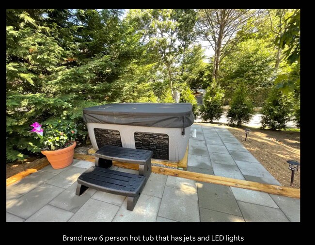1 year old hot tub - 332 Old Canoe Place Rd