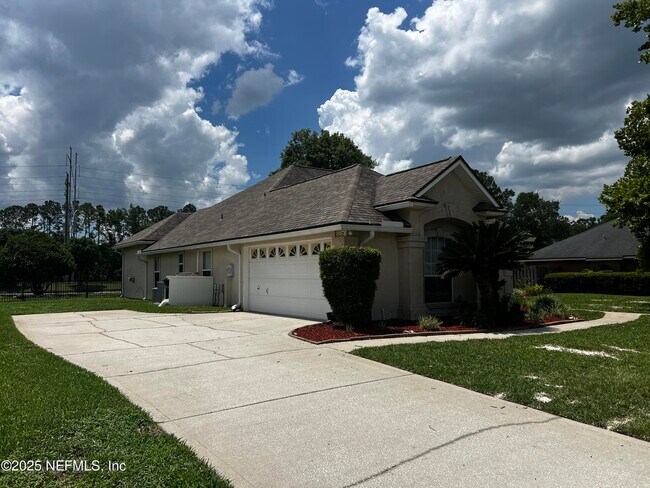 Foto del edificio - 10310 Hamlet Glen Dr