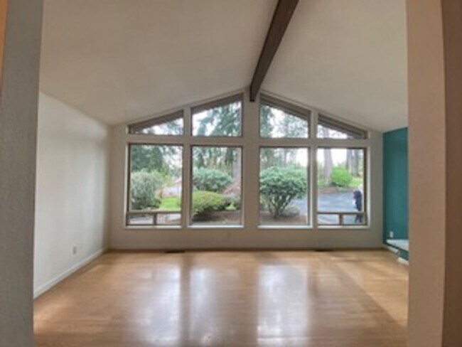Building Photo - Spacious 3 BD 2.25 BA Home on Acreage
