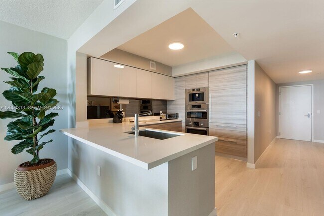 Photo - 330 Sunny Isles Boulevard 51404 House