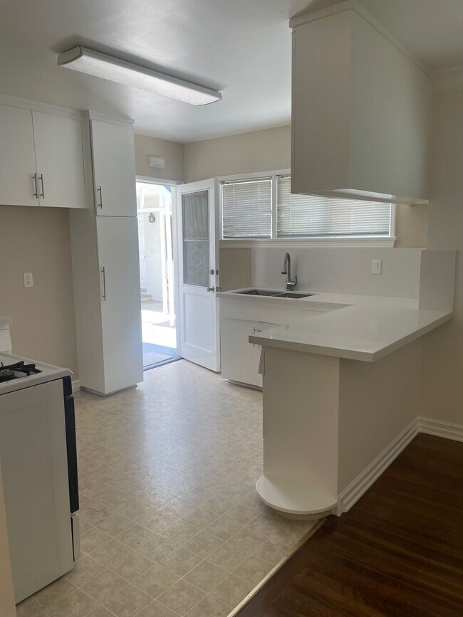 Foto del edificio - 12558-12606 Oxnard St