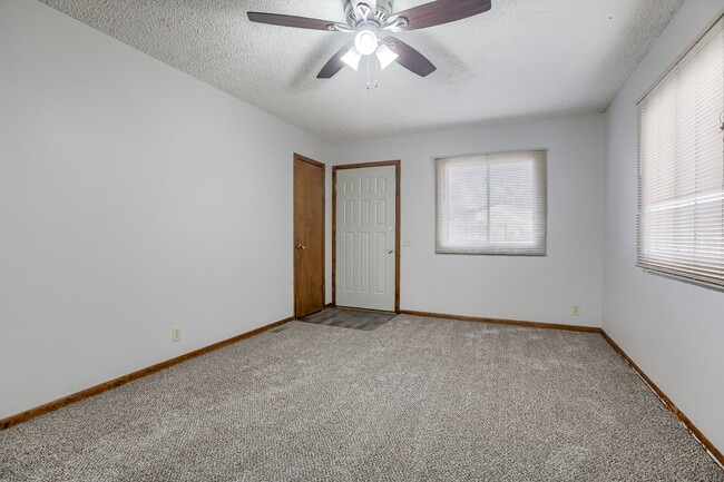 Foto del edificio - 3700/3702 N 22nd St Duplex